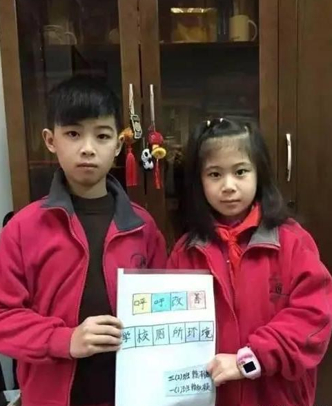 在学校大便很尴尬（因学校厕所太臭）