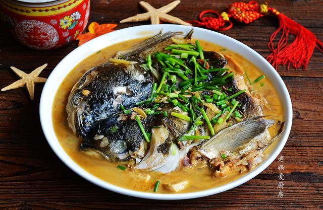 家常胖头鱼炖豆腐，豆腐和鱼是绝佳搭档