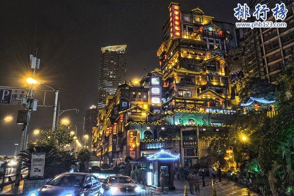 重庆有哪些地方，重庆必去的十个地方（建筑公路复杂多变也被网友戏称为“迷宫一样的城市”）