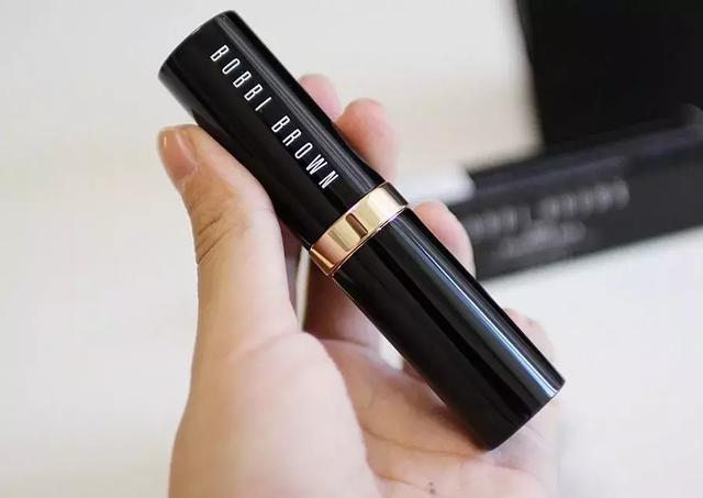 BB霜和气垫BB有什么区别，气垫bb和bb霜的区别（BB霜、气垫、粉底液、素颜霜...这些底妆区别在哪）