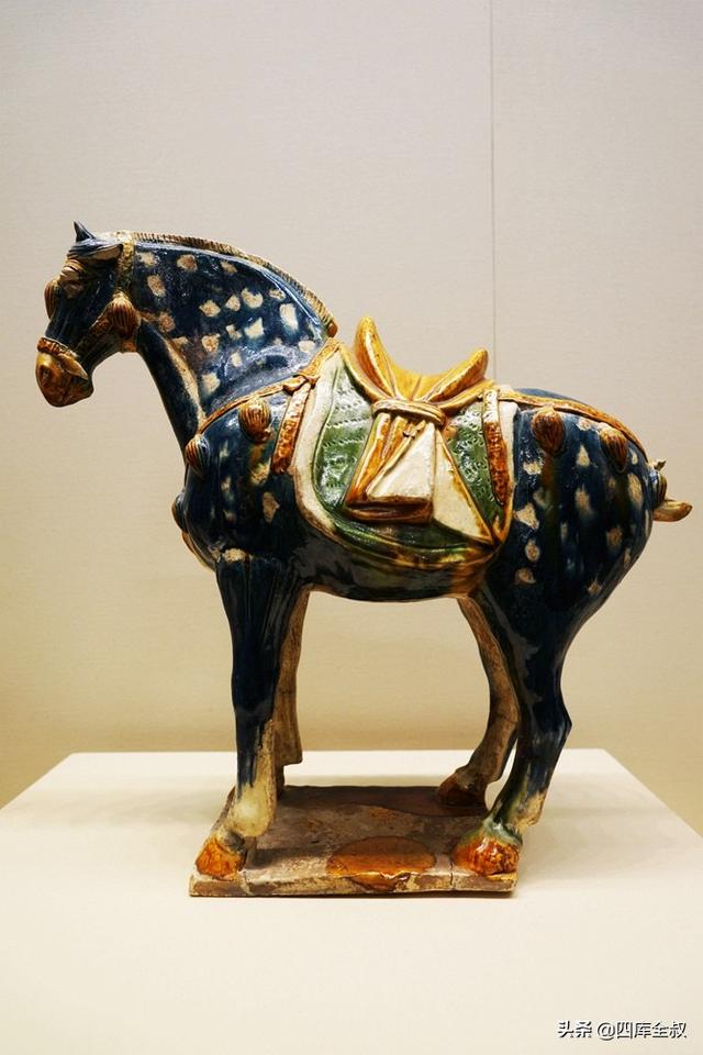 唐三彩是哪三彩，唐三彩有什么（西安、洛阳两地出土的唐三彩）