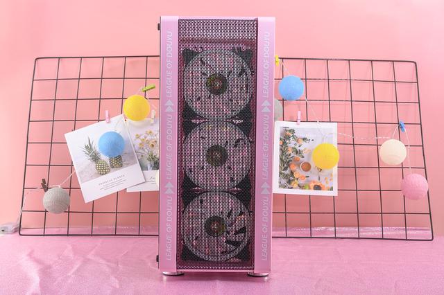 8x显卡插槽存在的意义，显卡插在x8插槽（粉色主题装机拯救单身狗）