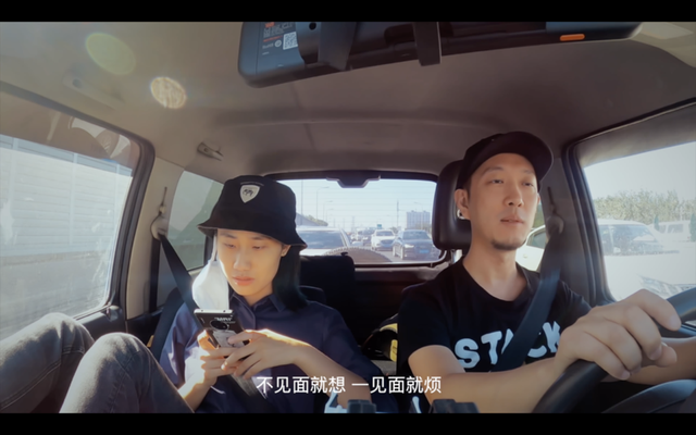 情侣空间怎么开，QQ里面情侣空间怎么开通（他们在镜头下“表演”争吵）