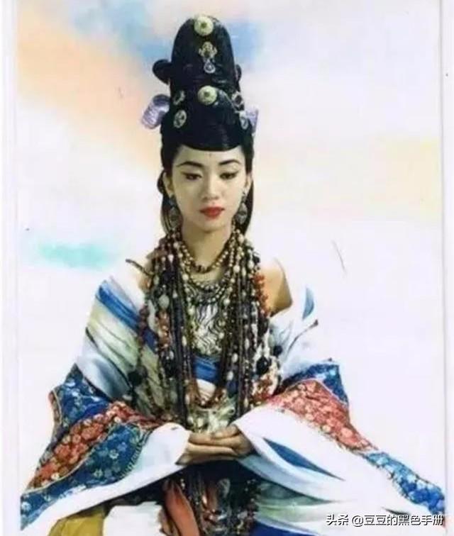 刘涛赞林心如版观音很虔诚，19版观音对比：有的像过家家