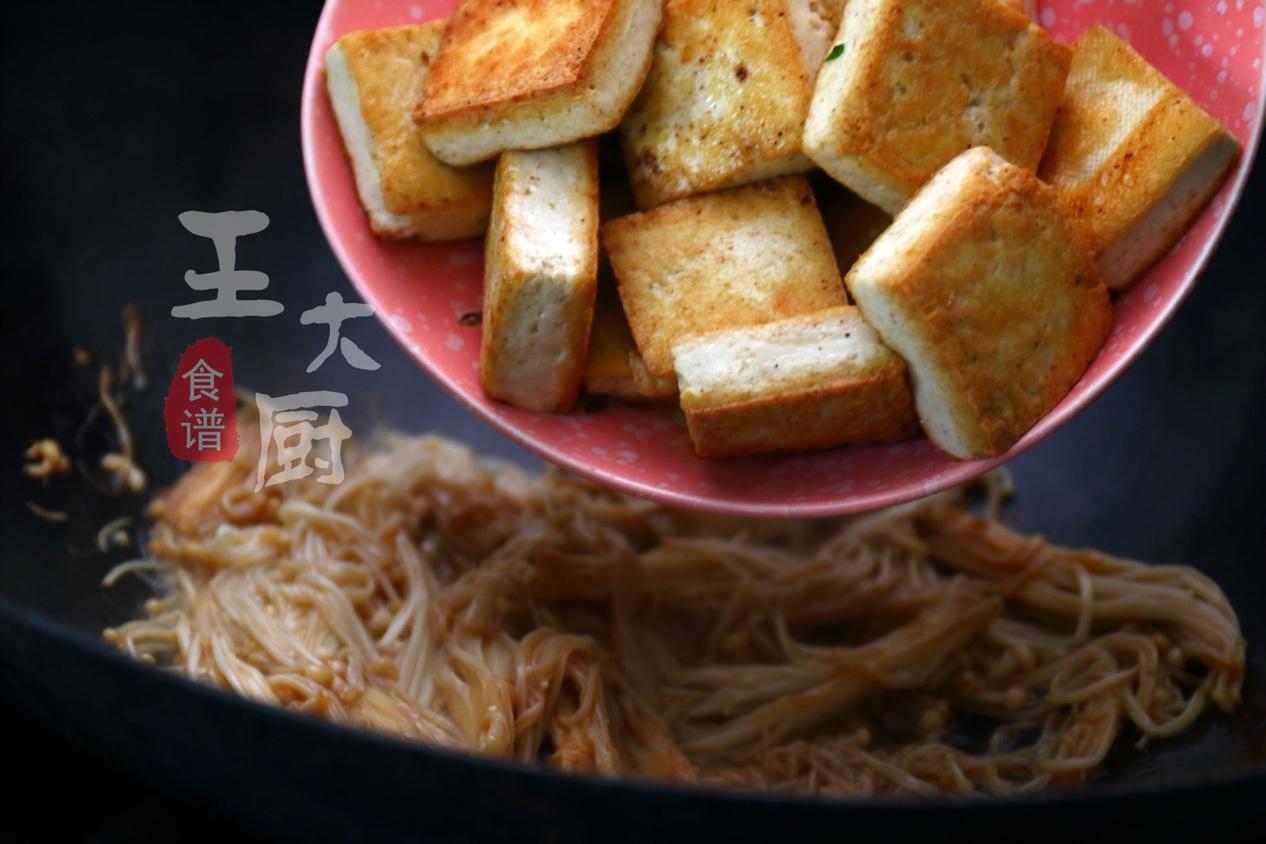 豆腐焖金针菇做法，适合夏天经常吃的焖菜——金针菇焖豆腐