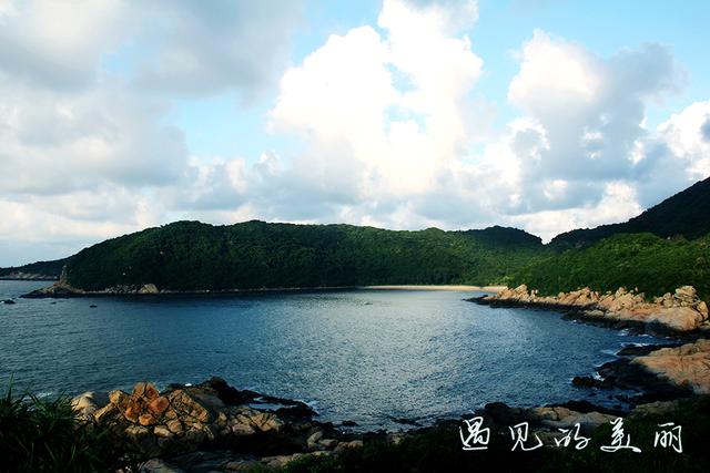 川島為上,下川島的簡稱,上川島有很多迷人的海灘,這裡沙質潔白細膩