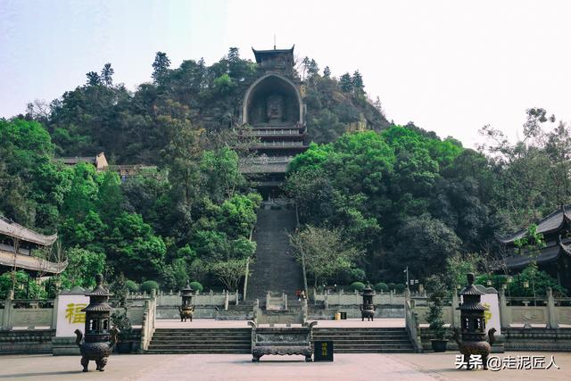 荣县大佛介绍，荣县大佛寺简介（雄伟壮观——荣县大佛）