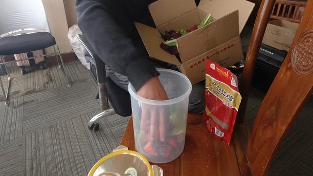 自制酵素的做法，如何自制水果酵素（烂果烂叶加点糖）