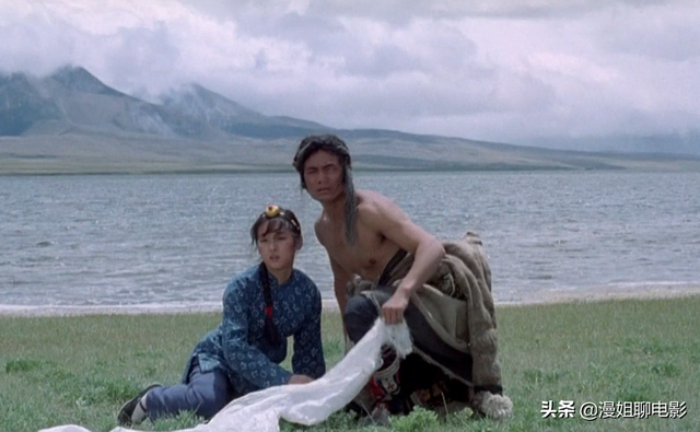 红河谷英文版歌词，红河谷歌词（2次救命之恩换来的却是15分钟内1500人被残忍屠杀）