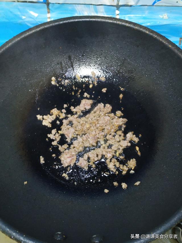 怎样做美味的白菜粉条炒肉末，白菜猪肉炒粉条怎么做（白菜粉条炒肉末就上桌了）