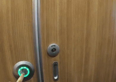 动车上可以拉屎吗，高铁厕所可以上大便吗（这些按钮千万别碰）
