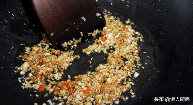 蒜蓉虾的做法，蒜蓉虾的做法配料（这是蒜蓉大虾的家常做法）