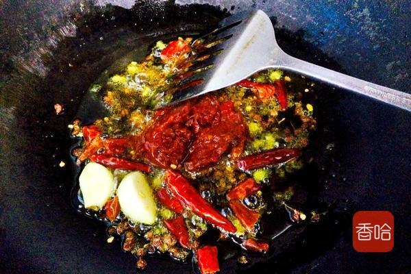 火锅底料的做法，家庭简易清汤火锅底料（教你自制火锅底料）