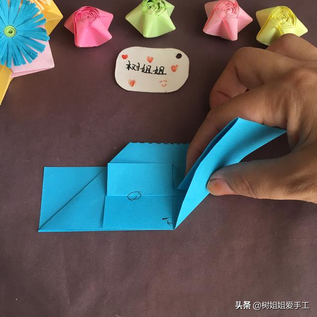 手工折爱心折法，手工折爱心教程（实用折纸：双爱心书签）