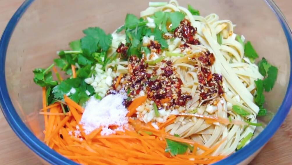 圖片[5]-【菠菜拌豆腐皮】做法步驟圖 營(yíng)養(yǎng)又美味 一次做3斤不夠吃-起舞食譜網(wǎng)