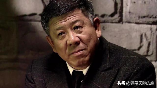 悬崖结局是什么，悬崖的结局（《悬崖》结局周乙的决择是否违背了一个高级特工的准则与信仰要求）