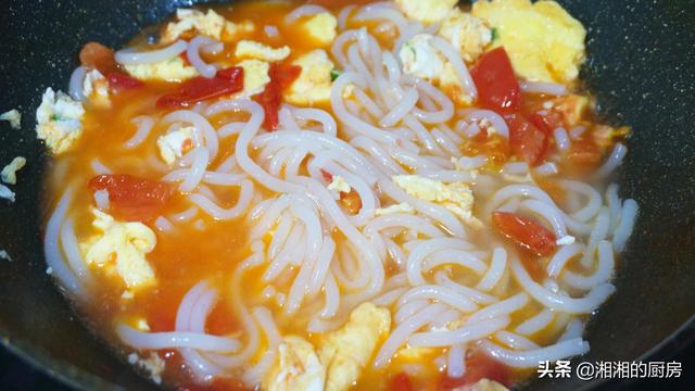 米线是什么做的，米线是什么做的有胶吗（用大米粉自制米线）