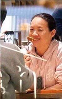 恋爱长跑结婚祝福语6，爱情长跑的结婚感言（47岁曾宝仪与男友外出吃饭）