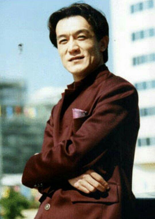 哈文的父亲到底是谁，哈文父亲资料（口吃、失声、进央视、怼台长）