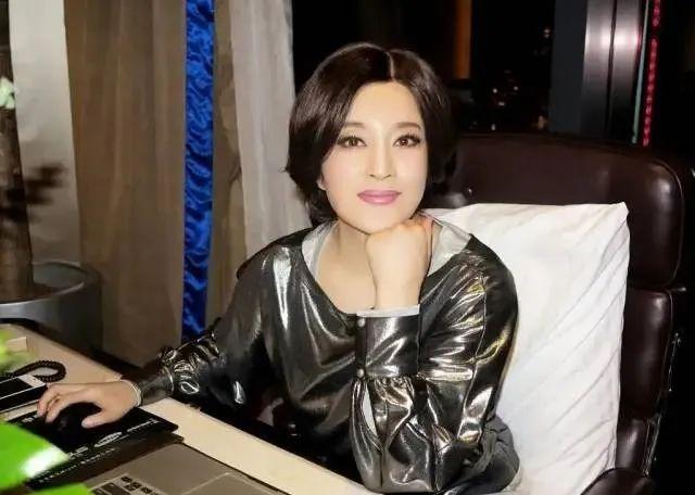 言情小说排行榜2013前十名，2013年小说排行榜言情（80年代父辈迷恋的“挂历女神”）