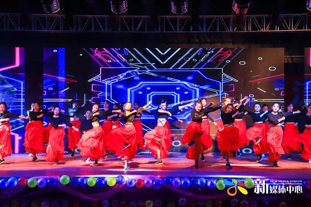 外婆的澎湖湾串词，外婆的澎湖湾串词主持人（2019元旦晚会）