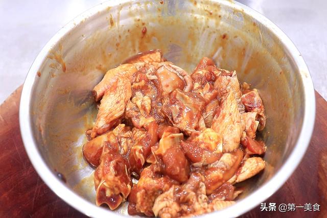 鸡怎么炖才好吃，怎样炖鸡才好吃又简单窍门（有人焯水、有人直接炖）