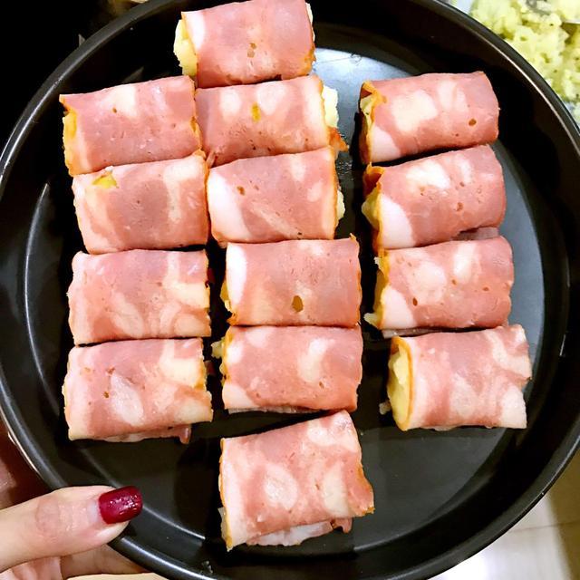培根土豆泥的做法，培根土豆泥的做法视频（就差没把盘底舔光的培根烤土豆泥卷做法）