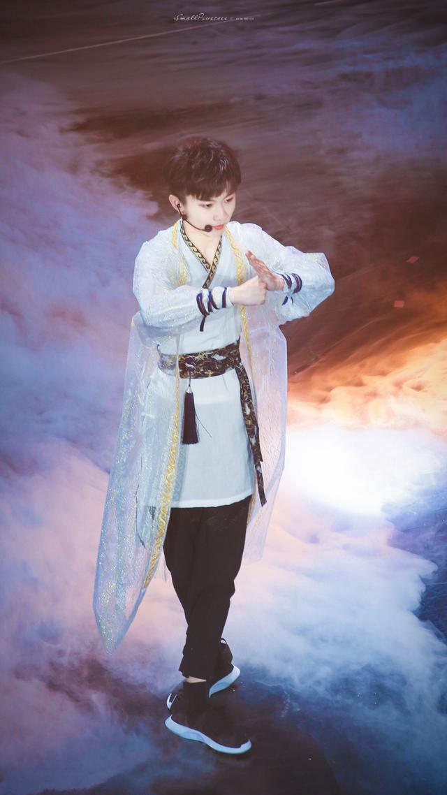 男生汉服帅气头像微信，男生汉服帅气头像（马嘉祺的古风造型太带感）