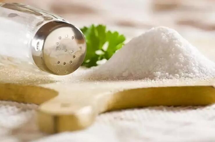 衣服掉色如何处理，衣服掉色怎样处理（一秒钟帮你杜绝褪色隐患）