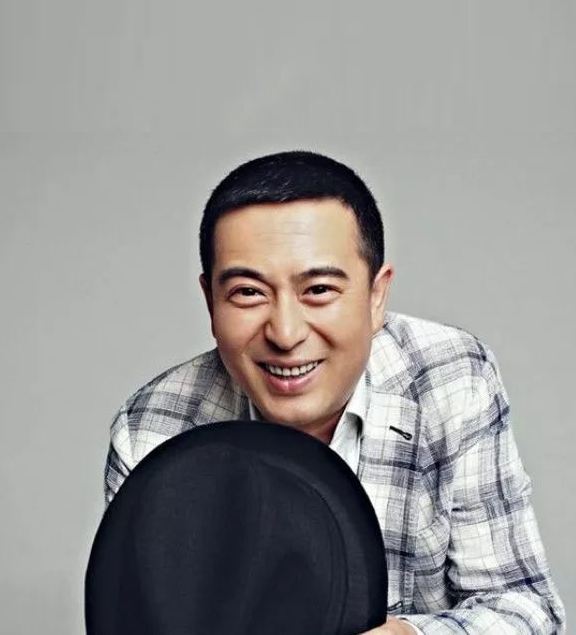 张嘉译个人资料，张嘉译个人资料及图片（“影帝”张嘉译戒“麻瘾”）