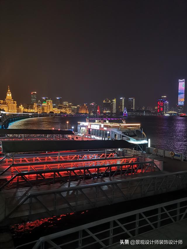 上海外滩夜景图片，外滩夜景美丽迷人让人流连忘返（上海市外滩夜景）
