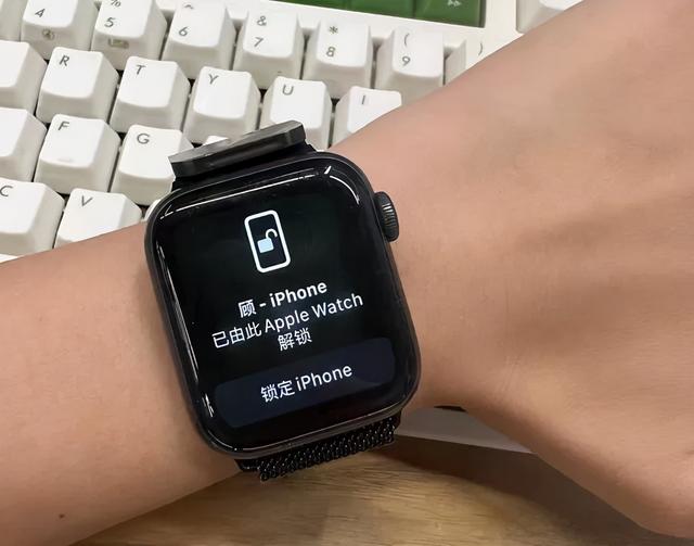 qq聊天框的耳朵是什么意思，手机qq名字旁边的耳朵是什么（我觉得这才是真正的iOS）