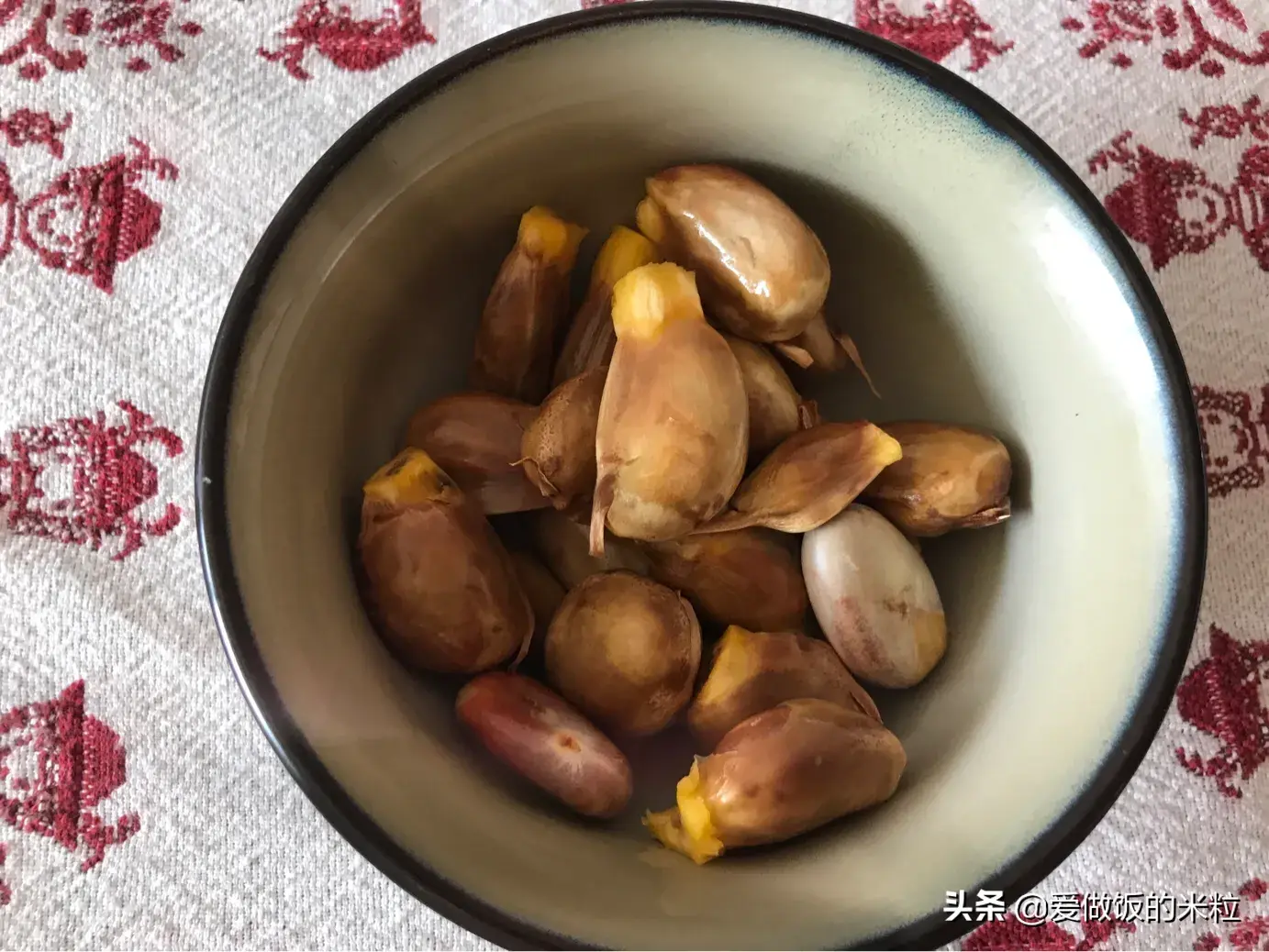 菠萝蜜核的功效与作用及食用方法，菠萝蜜核的功效与作用吃法（菠萝蜜的核是可以吃的）