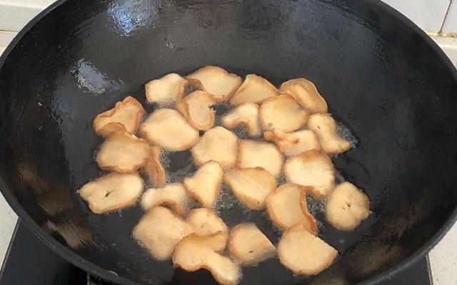 小零食虾片做法，吃不完的虾仁拿来做小零食