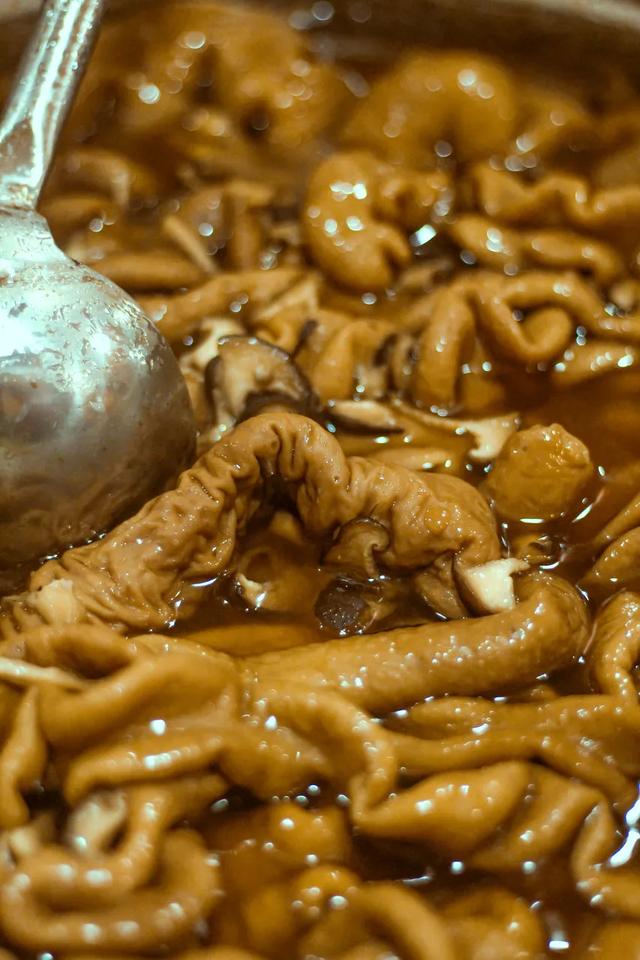 葱烧海参三种家常做法分享，葱烧海参的做法最正宗的做法（国家葱油地理：葱油）