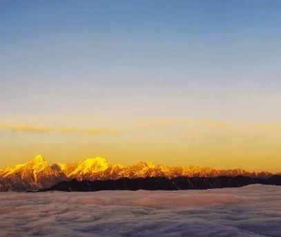 四姑娘山在哪里，四姑娘山在哪里住宿（四川又一处顶级观景平台）