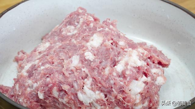 猪肉炒白菜如何做，猪肉炒白菜做法（饺子馆不外传的白菜猪肉馅做法）
