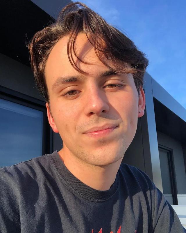 戳爷！戳爷！戳爷！，戳爷经历了什么（你知道戳爷还有个弟弟吗图片）