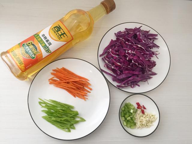 家常炒紫甘蓝的做法窍门，清炒紫甘蓝爽脆可口