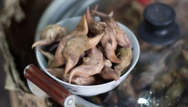 菱角怎么吃，菱角怎么吃最容易剥开壳（菱角5种最好吃的做法）