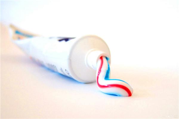 顽固茶垢怎么去除，保温杯顽固茶垢怎么去除（茶水将不再养生）