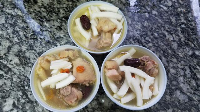 椰子煲鸡汤的做法，椰子煲鸡汤的美味做法（很多人都没喝过的一道靓汤）