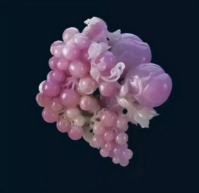 翡翠有紫色的吗，翡翠紫色和绿色哪个好（为啥翡翠的紫色被称为“春色”）