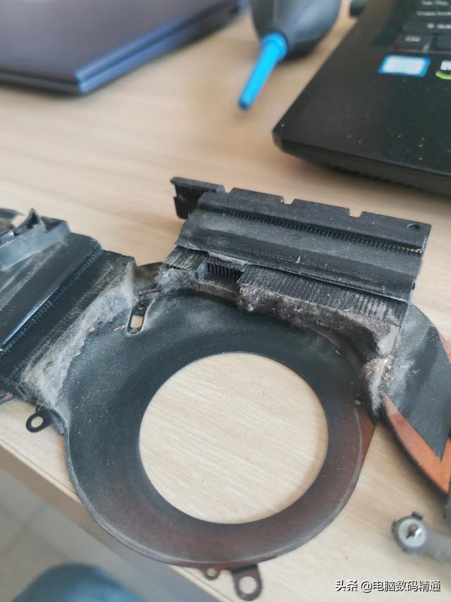 电脑突然蓝屏怎么办，电脑突然蓝屏出现英文怎么解决（电脑在正常使用中突然蓝屏）