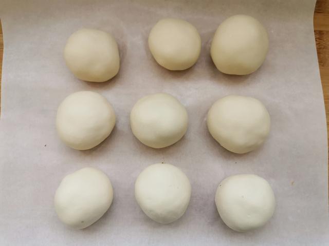 做梅干菜烤饼方法，烤梅干菜饼的做法（教你做又香又脆的梅干菜烧饼）