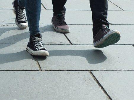 内八字脚如何矫正，5岁小孩内八字脚如何矫正（对于八字脚，你知道多少）