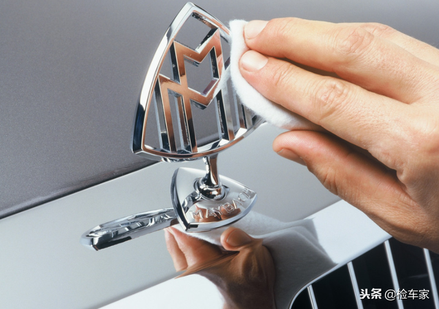 奔驰s与迈巴赫s有什么区别，奔驰迈巴赫和s的区别（两年贬值60万的迈巴赫S400）