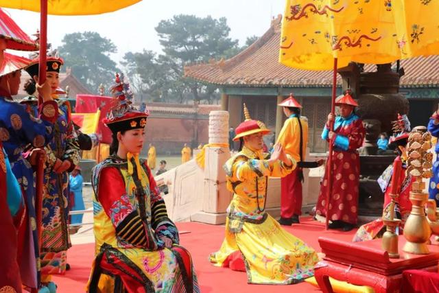 乾清宫和坤宁宫中间是什么宫，乾清宫与坤宁宫,中间的是什么（探寻北京老建筑）