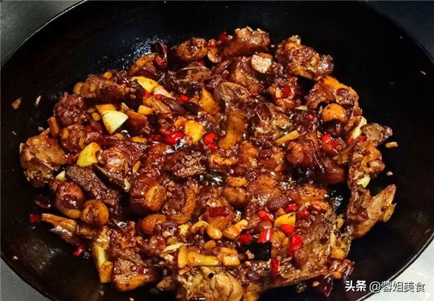 鸭子烧什么配菜好吃，鸭肉炒什么配菜好吃（鸭子别做啤酒鸭了）