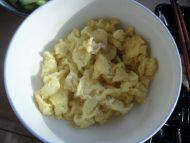 黄瓜炒鸡蛋怎么做，黄瓜炒鸡蛋的功效（咸蛋黄炒南瓜的做法）